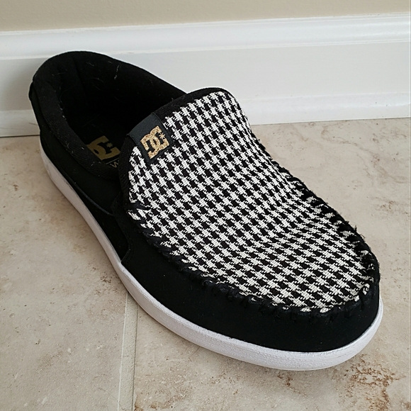 womens dc villain se skate shoe